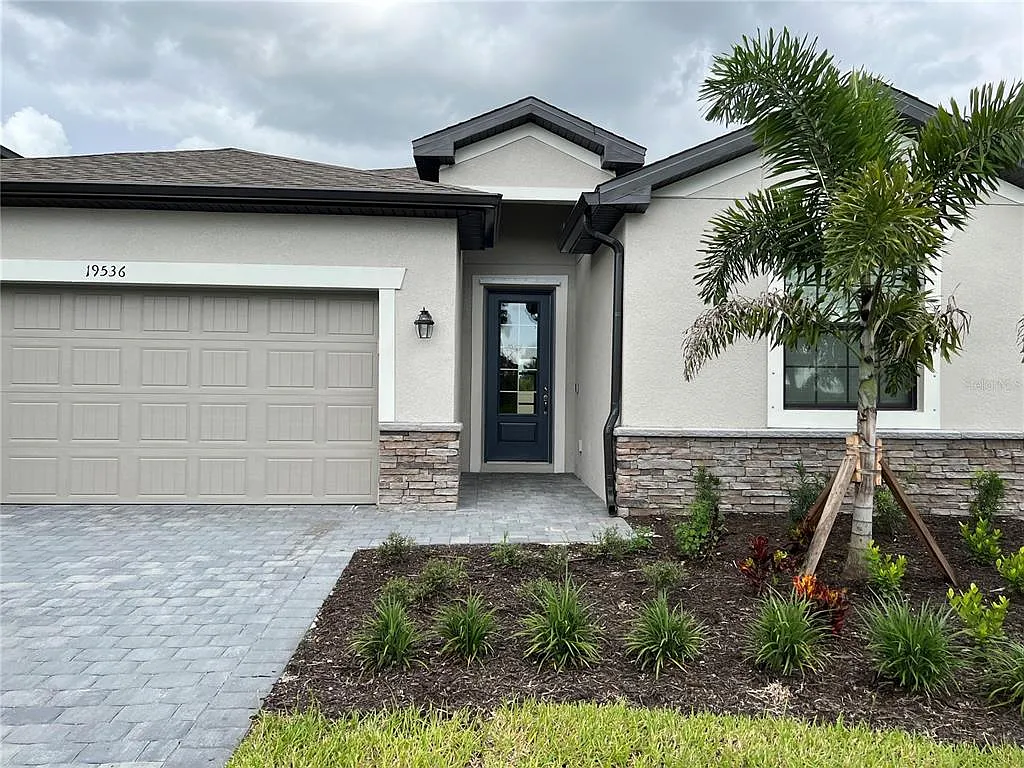4 bed, 3.0 bath, 2035 sqft, $2,500 — Photo 1