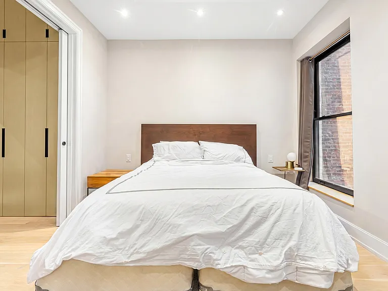 46 W 21st St #4 — Photo 19