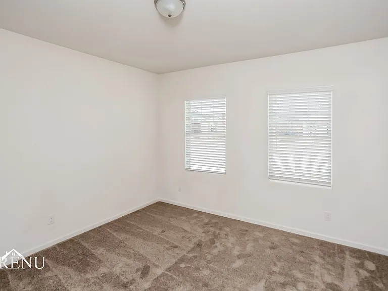 692 Wellington Dr — Photo 26