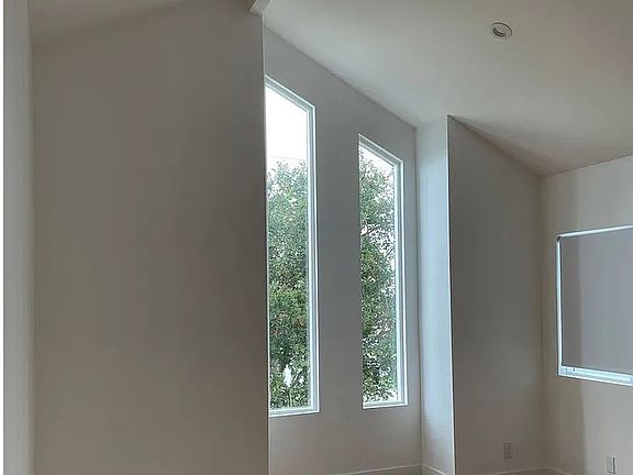 5th image of 849 N Van Ness Ave #5