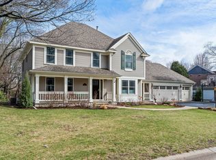 515 Harbor Ct, Shoreview, MN 55126