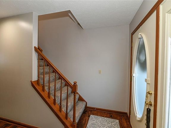 3rd image of 4575 Lisa Ln
