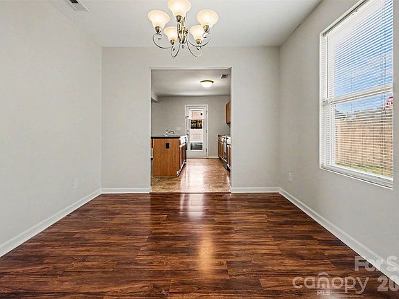 3rd image of 413 Homestead Ln