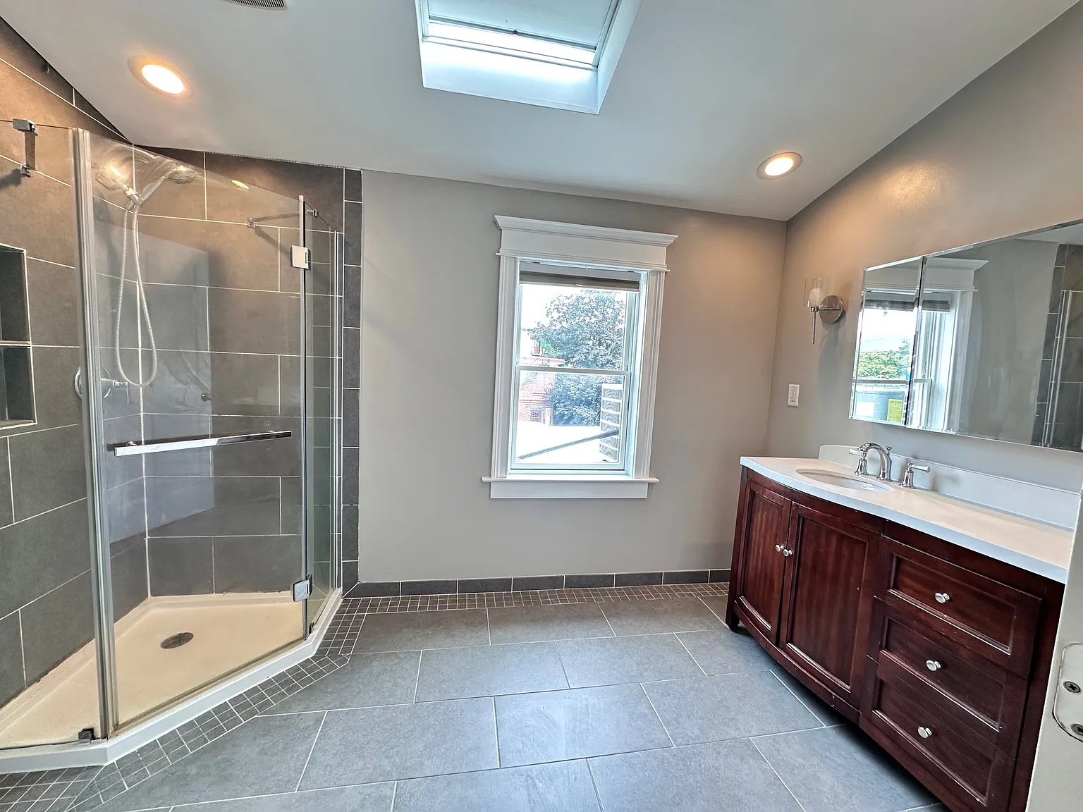 2 bed, 2.5 bath, 1800 sqft, $2,600 — Photo 4