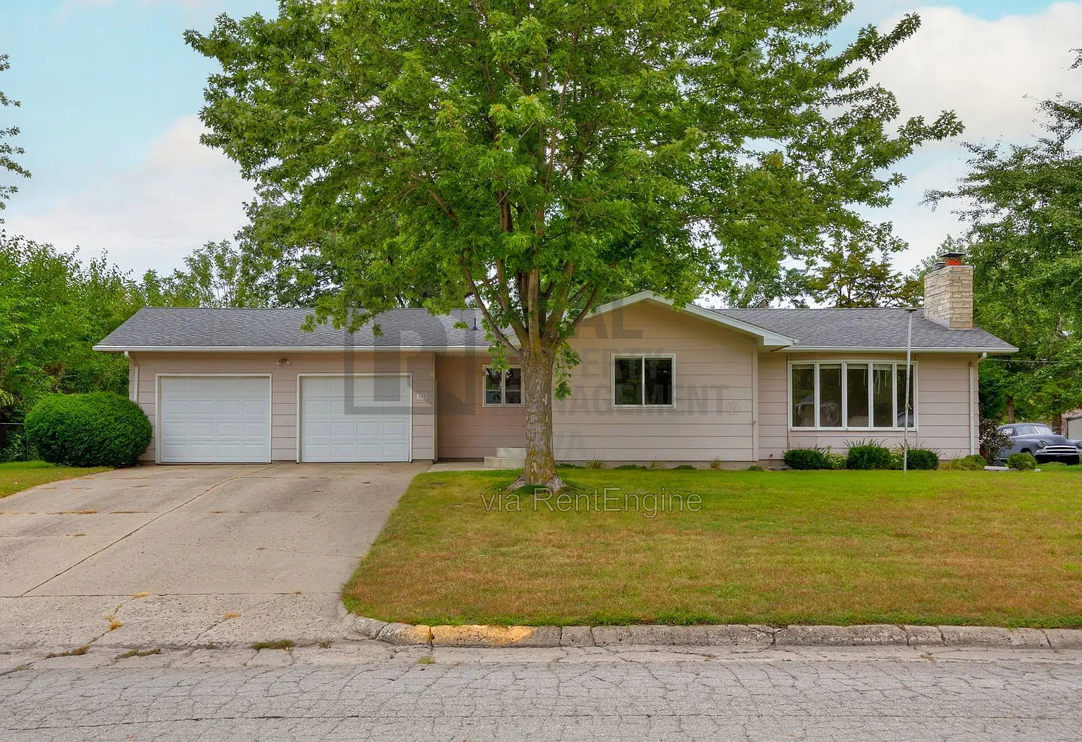 3 bed, 1.5 bath, 1311 sqft, $1,495 — Photo 1