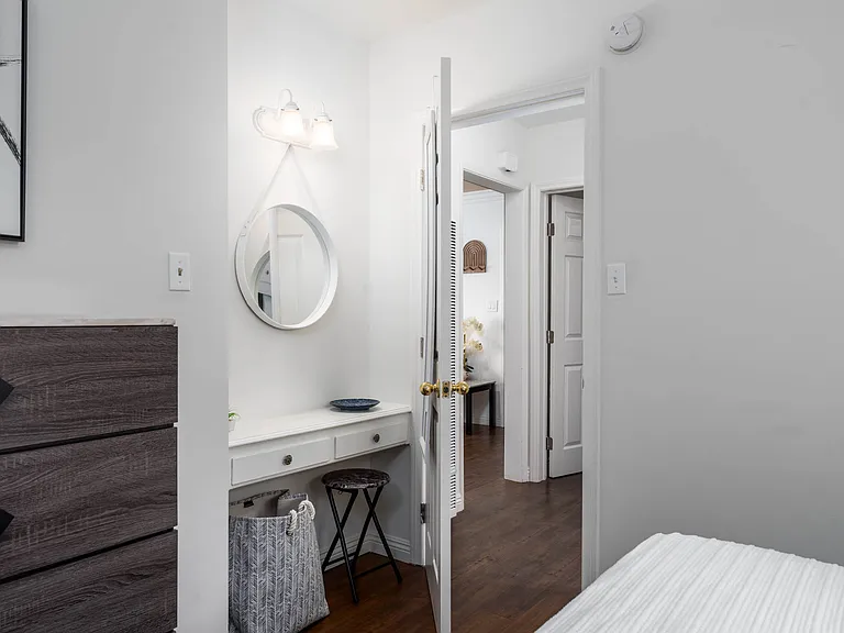 545 E 97th St #5 — Photo 14