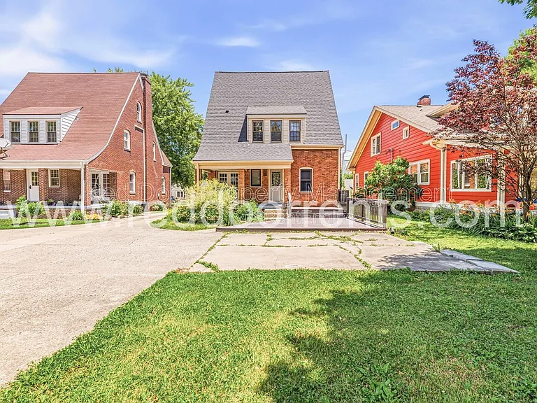 412 N Merrill St — Photo 33