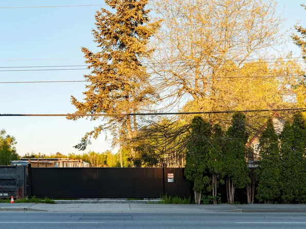 6300 No 4 Rd #4, Richmond, BC V6Y 2S9