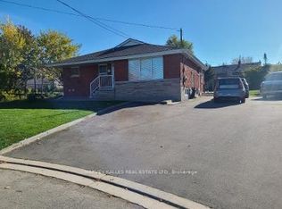 8 Salmond Ct, Hamilton, ON L8T 2J7