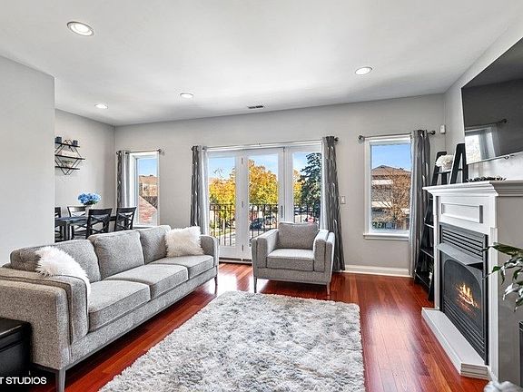 2nd image of 3126 N Narragansett Ave APT 2