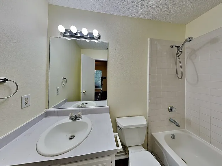 4509 Ebbtide Ct — Photo 12