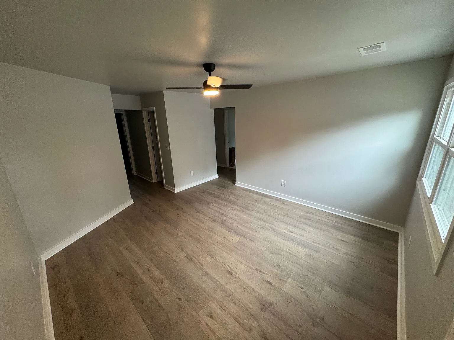 3 bed, 1.5 bath, 1034 sqft, $2,200 — Photo 2
