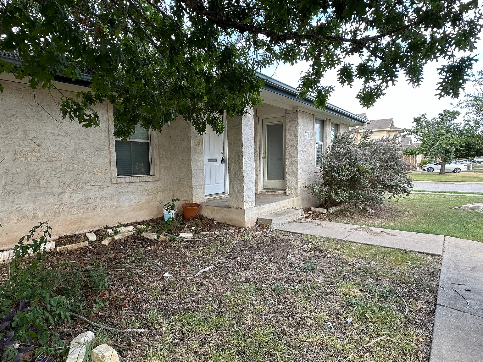 4 bed, 1250 sqft, $1,800 — Photo 2