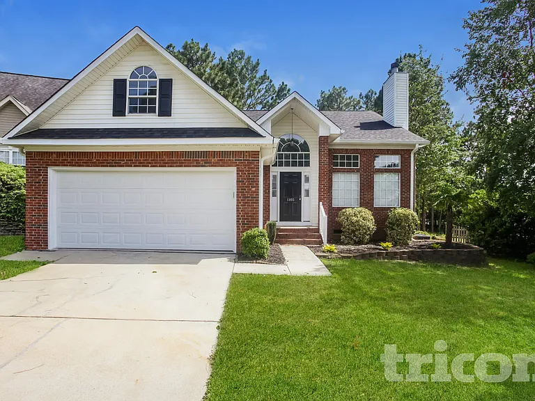 1105 Glendevon Cir — Photo 1
