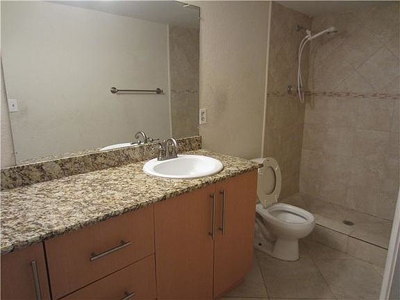 4th image of 4007 N University Dr #000