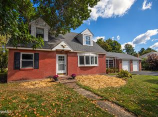 5 Whitman St, Pittsfield, MA 01201