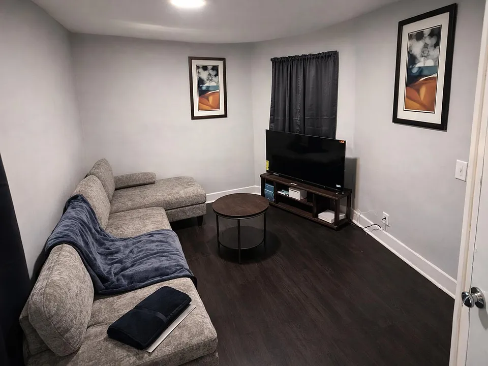 818 Broad St #2