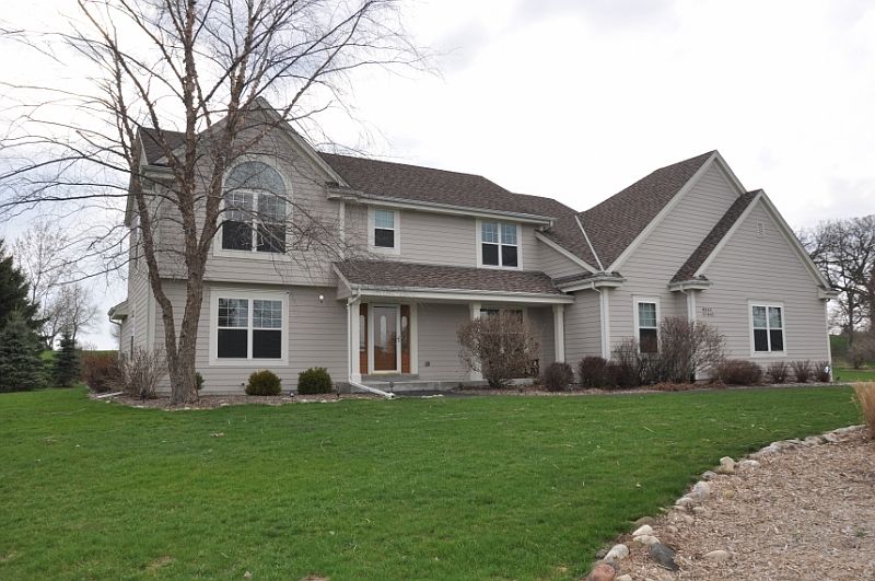 1st image of W344S8945 Whitetail Dr
