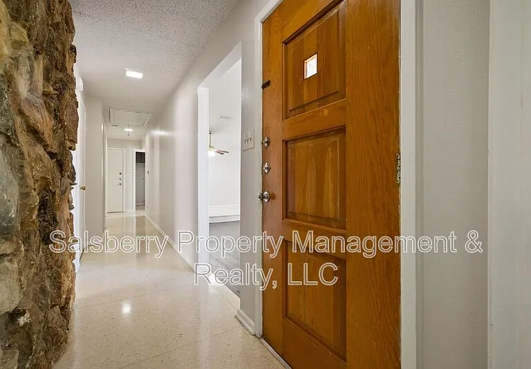 4913 Westlake Dr — Photo 5