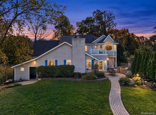 6055 Pinehurst Ct, Clarkston, MI 48346