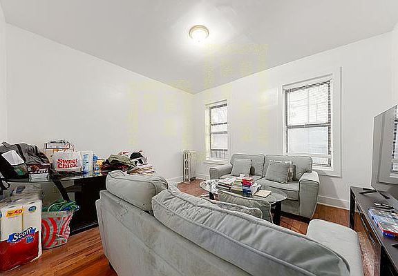 5th image of 401 E 21st St APT B5