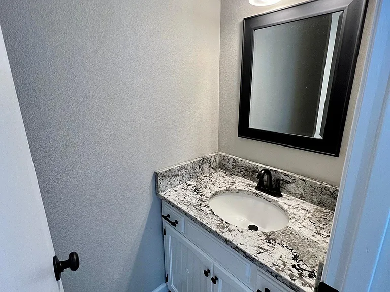 2575 NW Fairlawn St — Photo 15