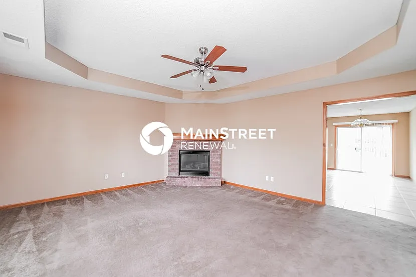715 Country Ln — Photo 4