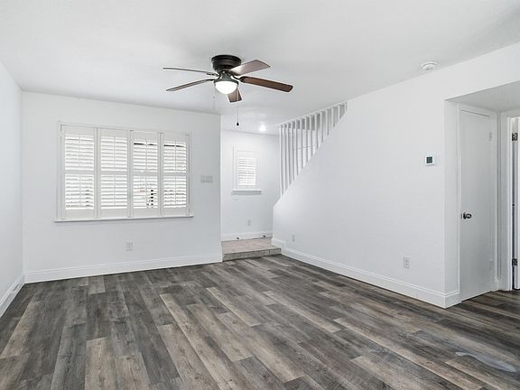 3rd image of 3822 Calgary Ct E