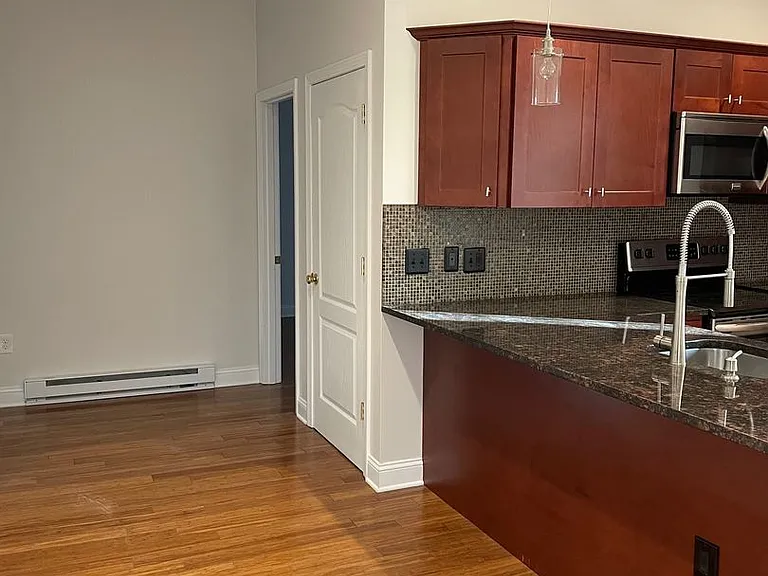 100 Knight St — Photo 21