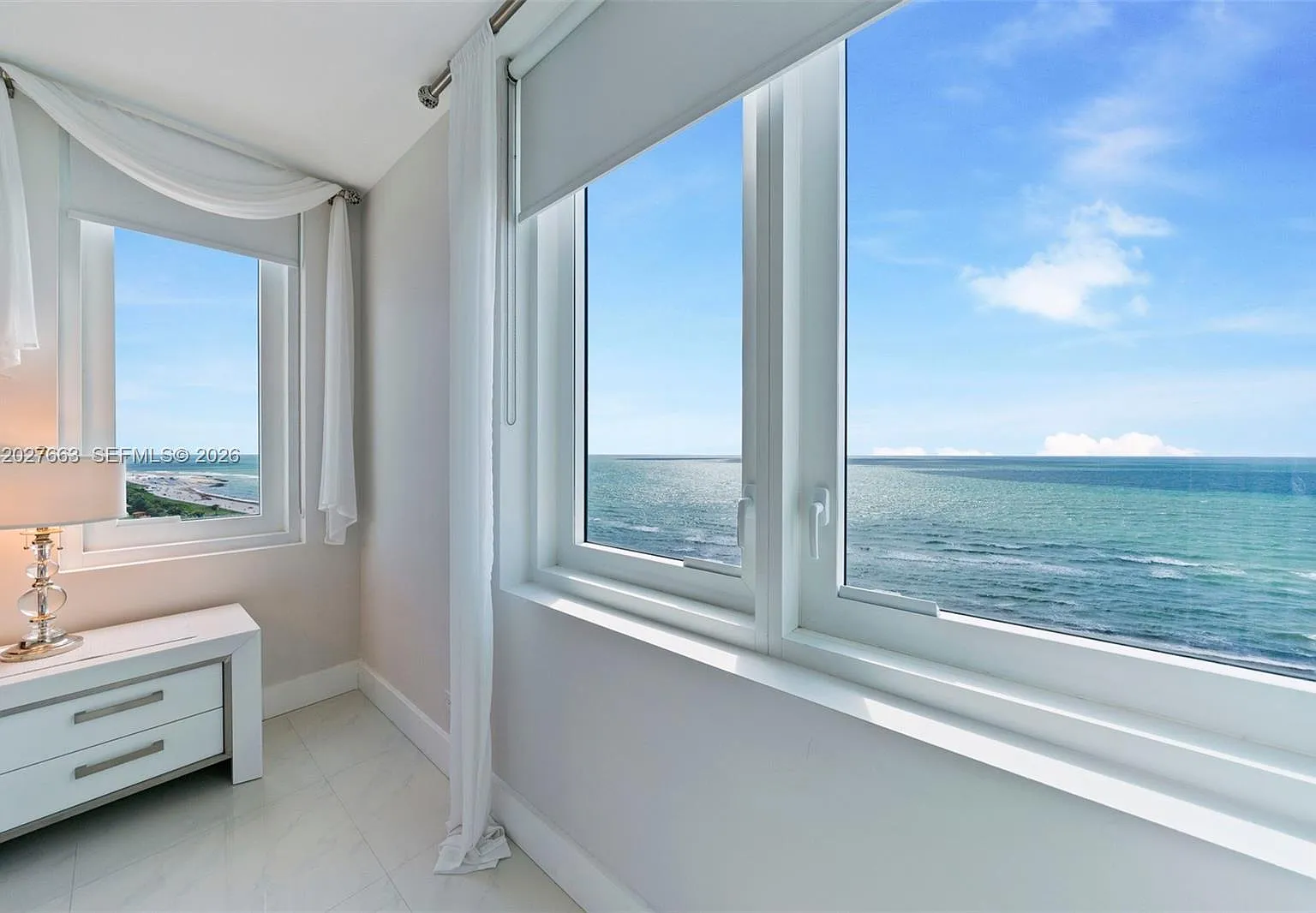 Roney Palace Condo — Photo 1