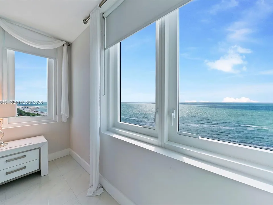 2301 Collins Ave #1210