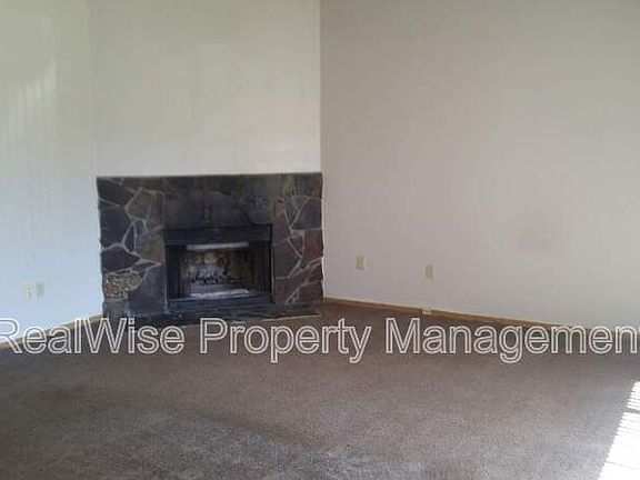 3rd image of 10910 NE 48th St