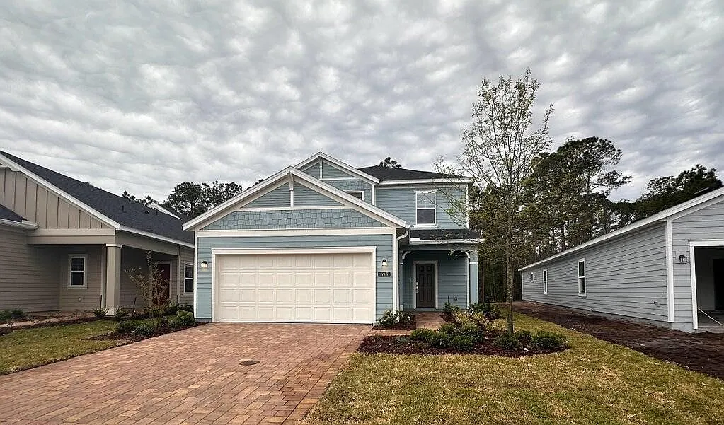 4 bed, 2100 sqft, $2,695 — Photo 2