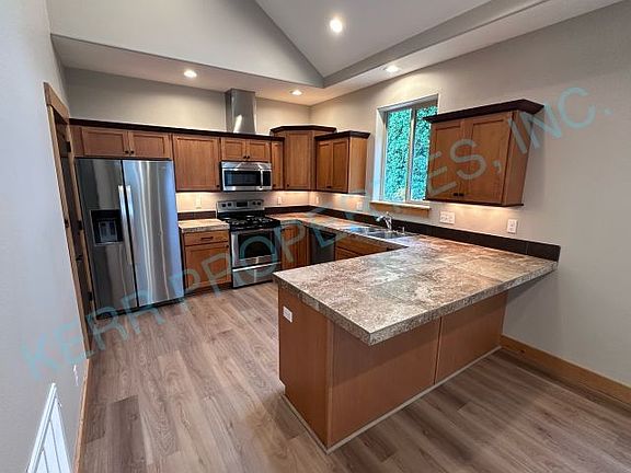 4th image of 225 NE Lucas Rd