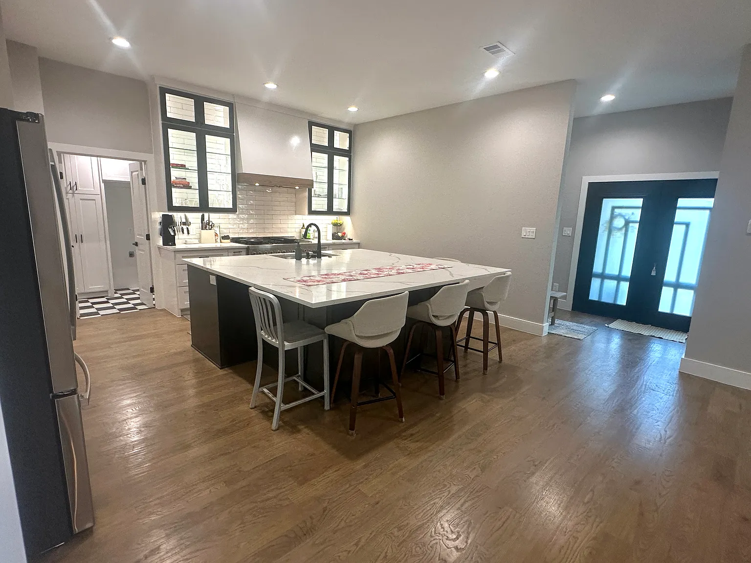 4 bed, 2949 sqft, $7,500 — Photo 3