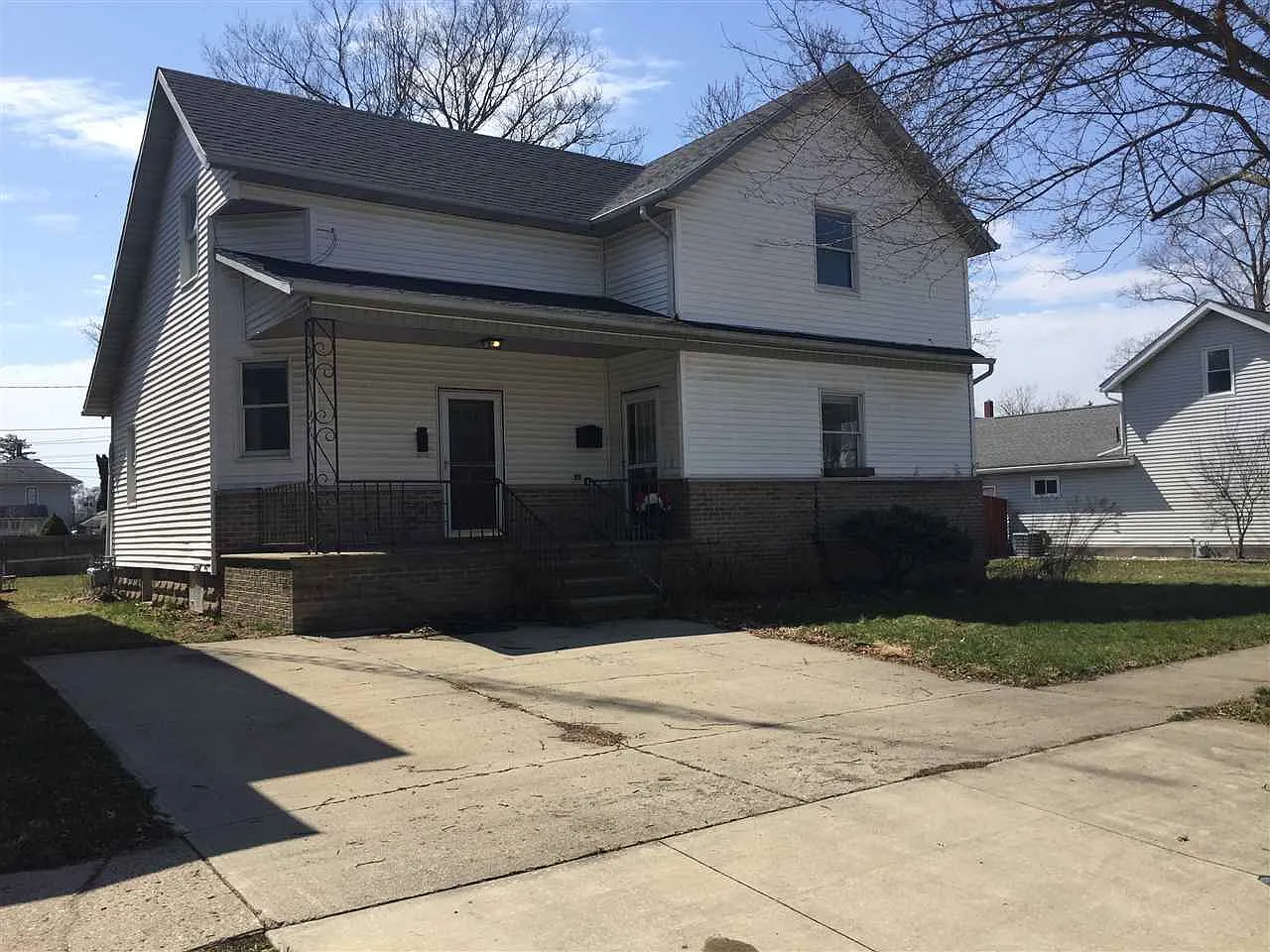 219 W William St photo 1