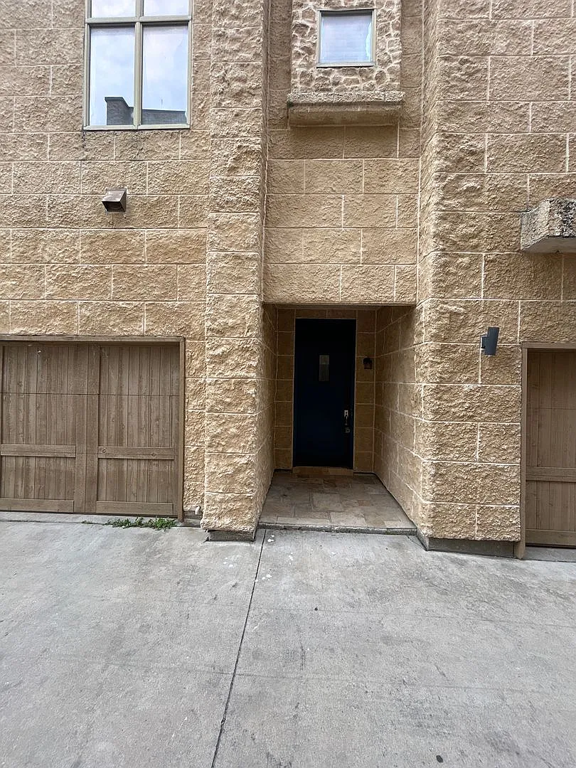 1917 Ashby St — Photo 1