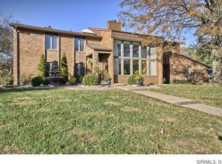 1 Estates Ln, Glen Carbon, IL 62034