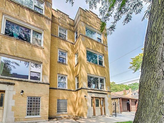 2nd image of 3816 W Ainslie St #1