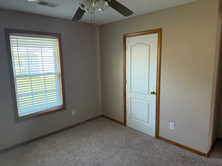 610 S Connor St — Photo 5