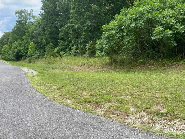 131 Deepwood Dr, Murray, KY 42071