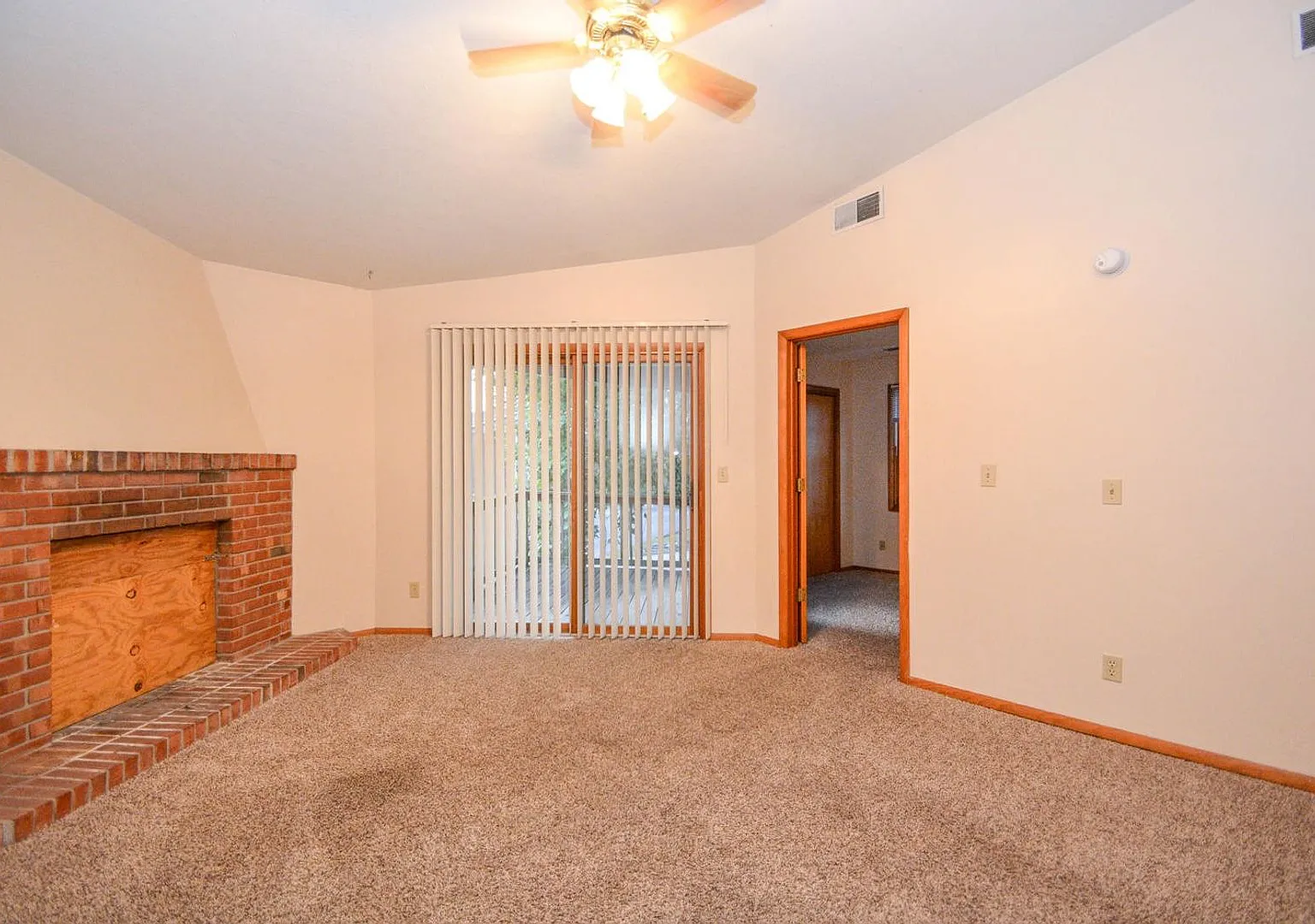 543 Henderson Crossing - Half Off Admin Fees & $350 Gift Card! — Photo 4