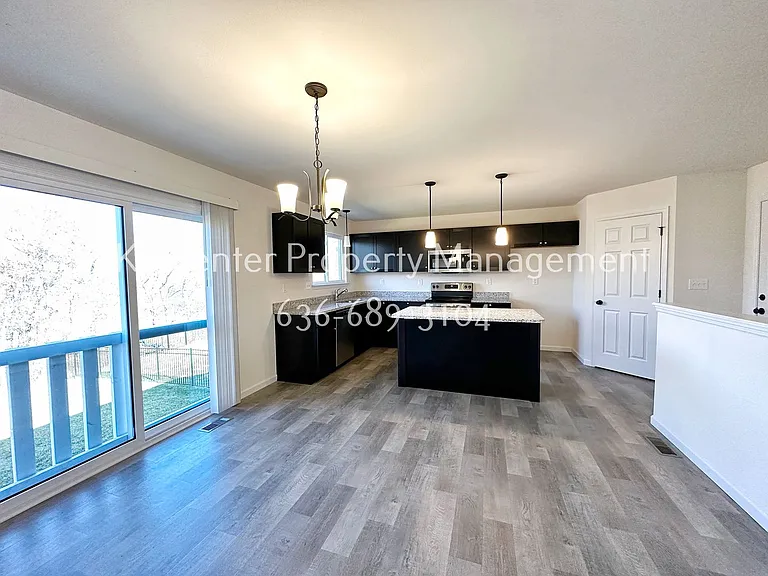 350 Hammerstone Dr — Photo 4