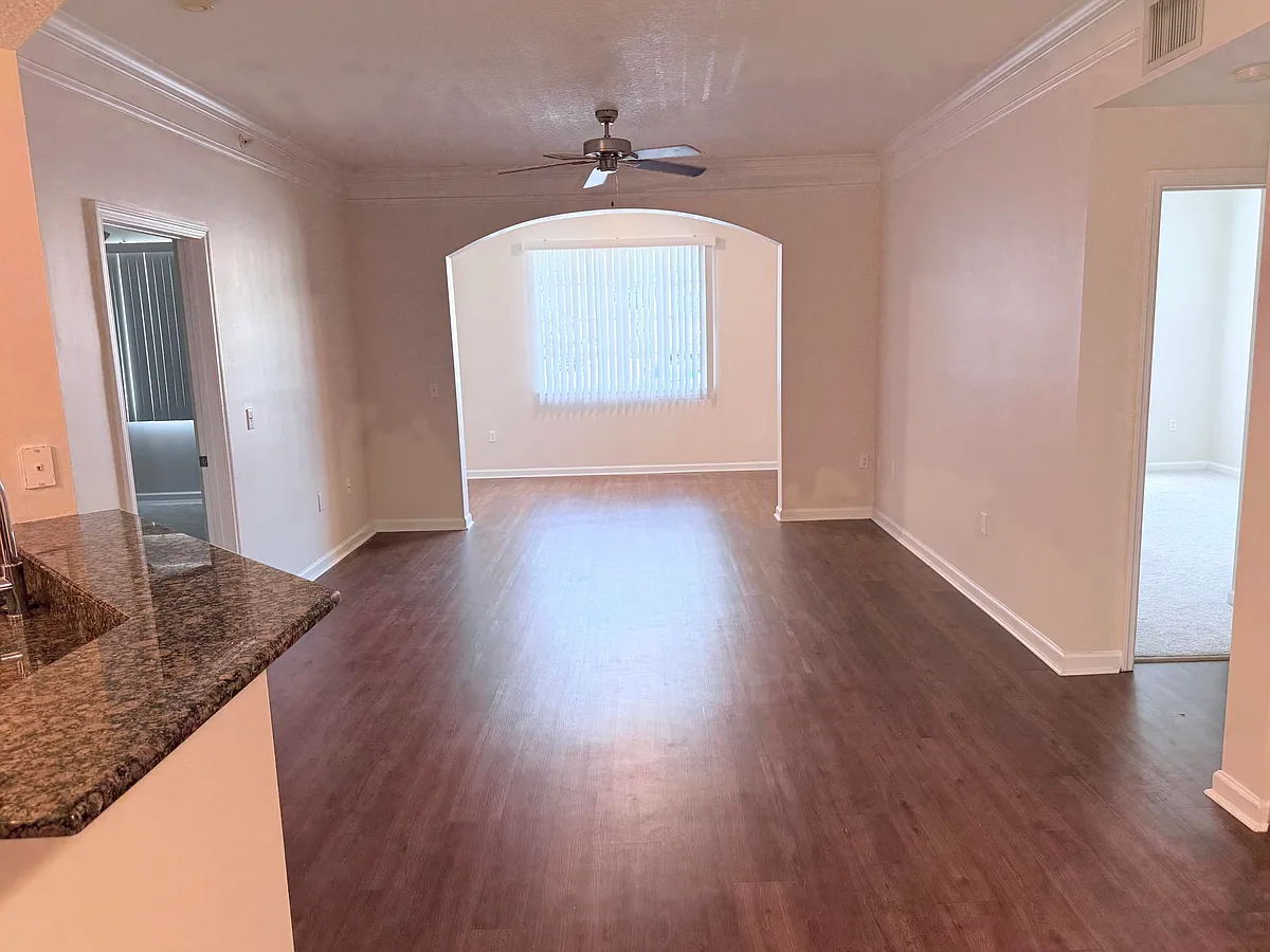 Building Photo - 1101 Myrtlewood Cir E #101