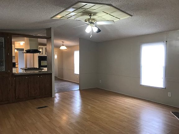 4th image of 38 Willowbrook Ct