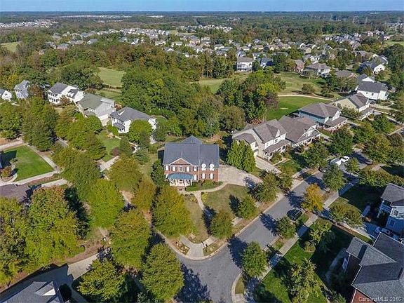 5th image of 511 N Oak Dr #105