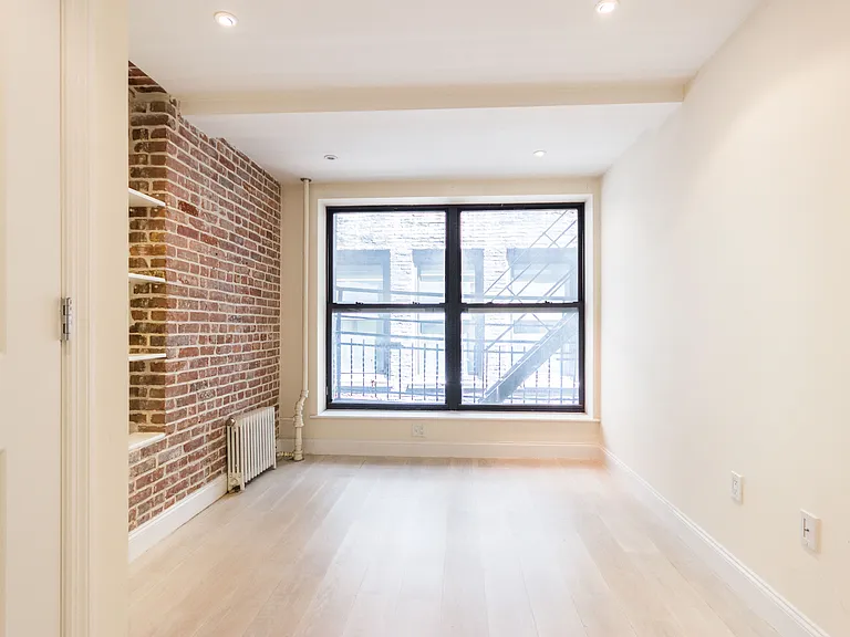 41 W 24th St #5R — Photo 2