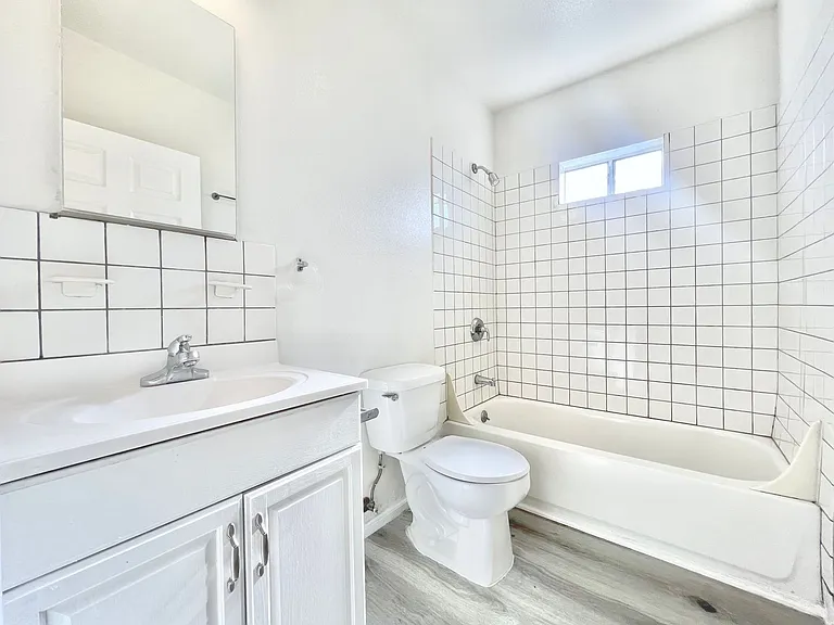 1444 W 28th St — Photo 17