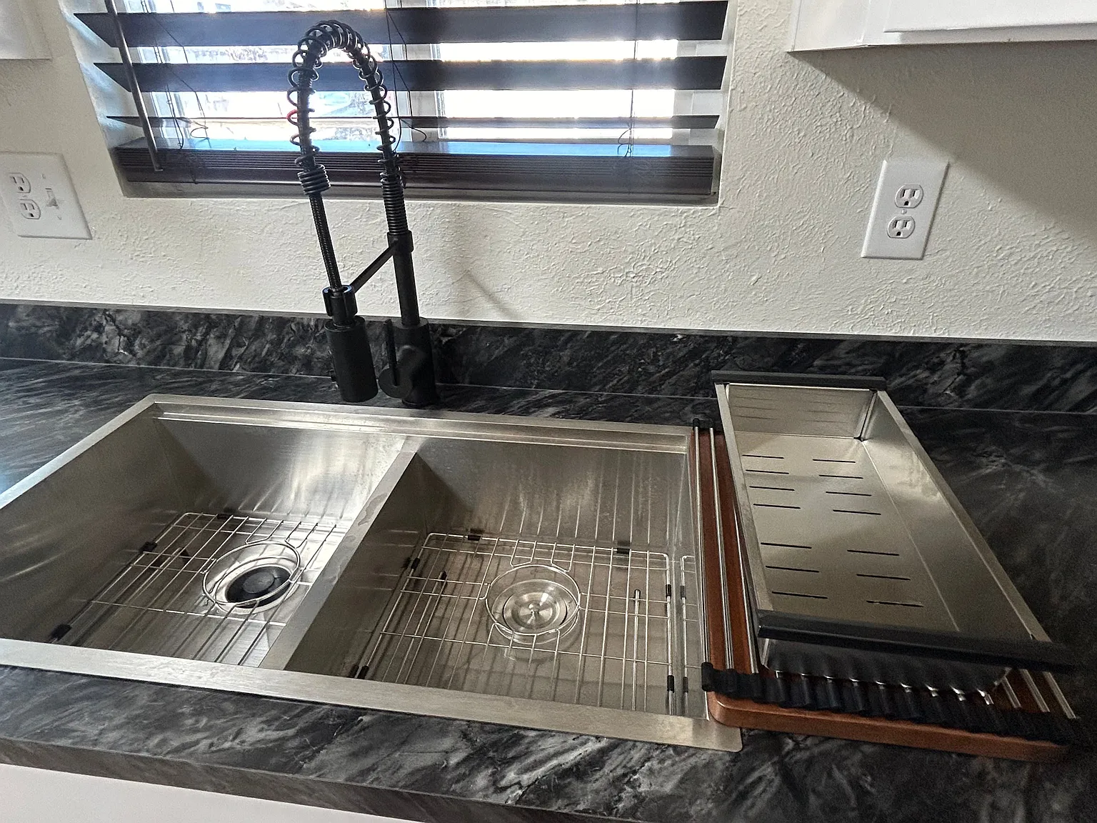 2 bed, 1.0 bath, 700 sqft, $2,200 — Photo 2