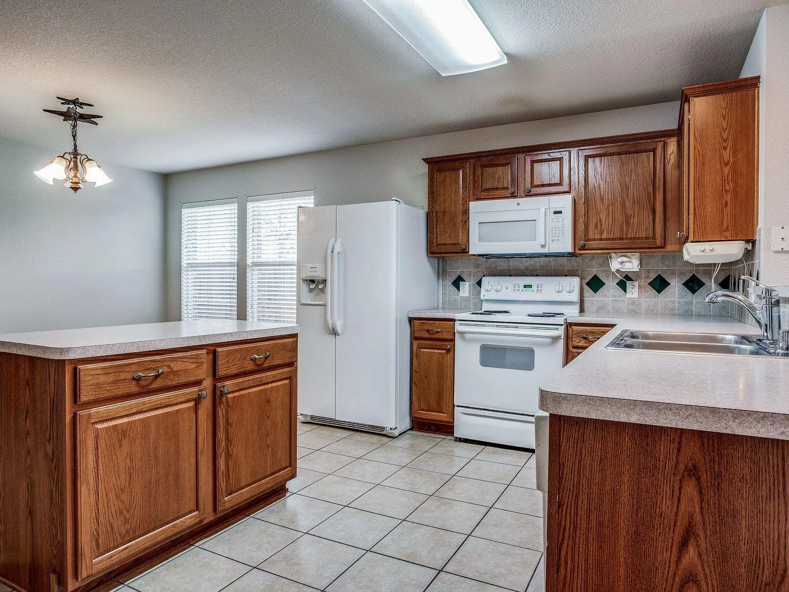 3 bed, 1809 sqft, $1,895 — Photo 3
